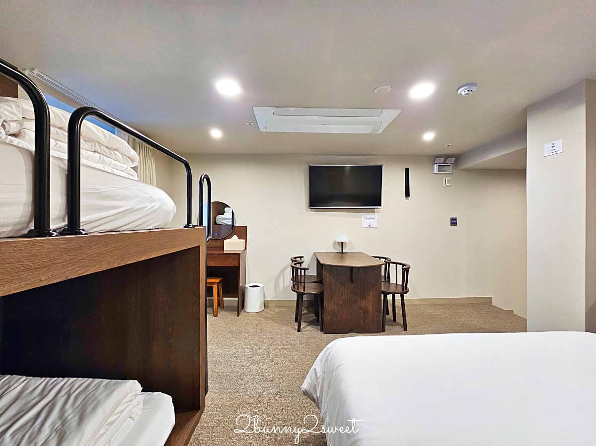 首爾住宿【明洞莊飯店 Hotel Myeongdongjang】下樓就是明洞商圈/大空間四人房/房內飲水機/免費咖啡暢飲 @兔兒毛毛姊妹花
