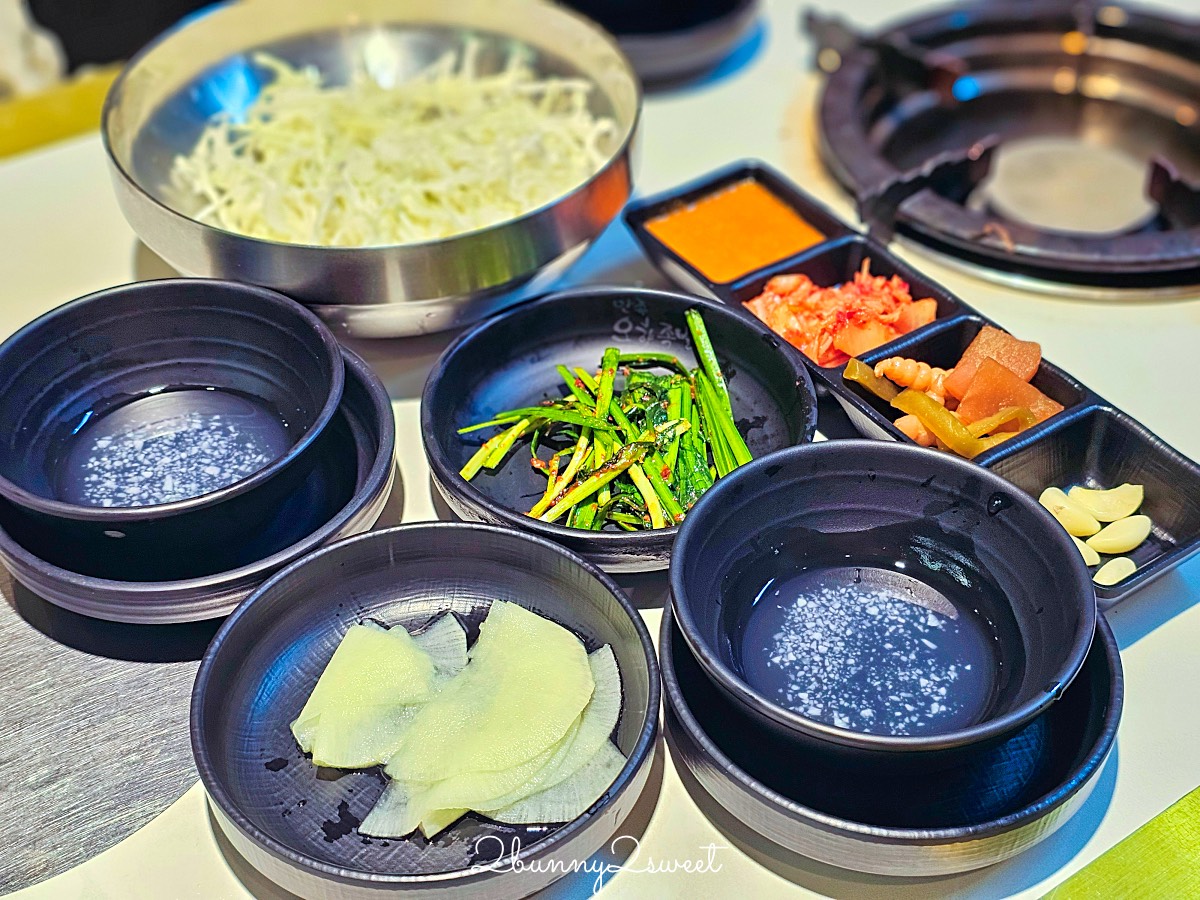 【首爾美食推薦】滿足五香豬腳 (東大門店)：在地人也狂推的深夜美食！招牌必吃這樣點 @兔兒毛毛姊妹花