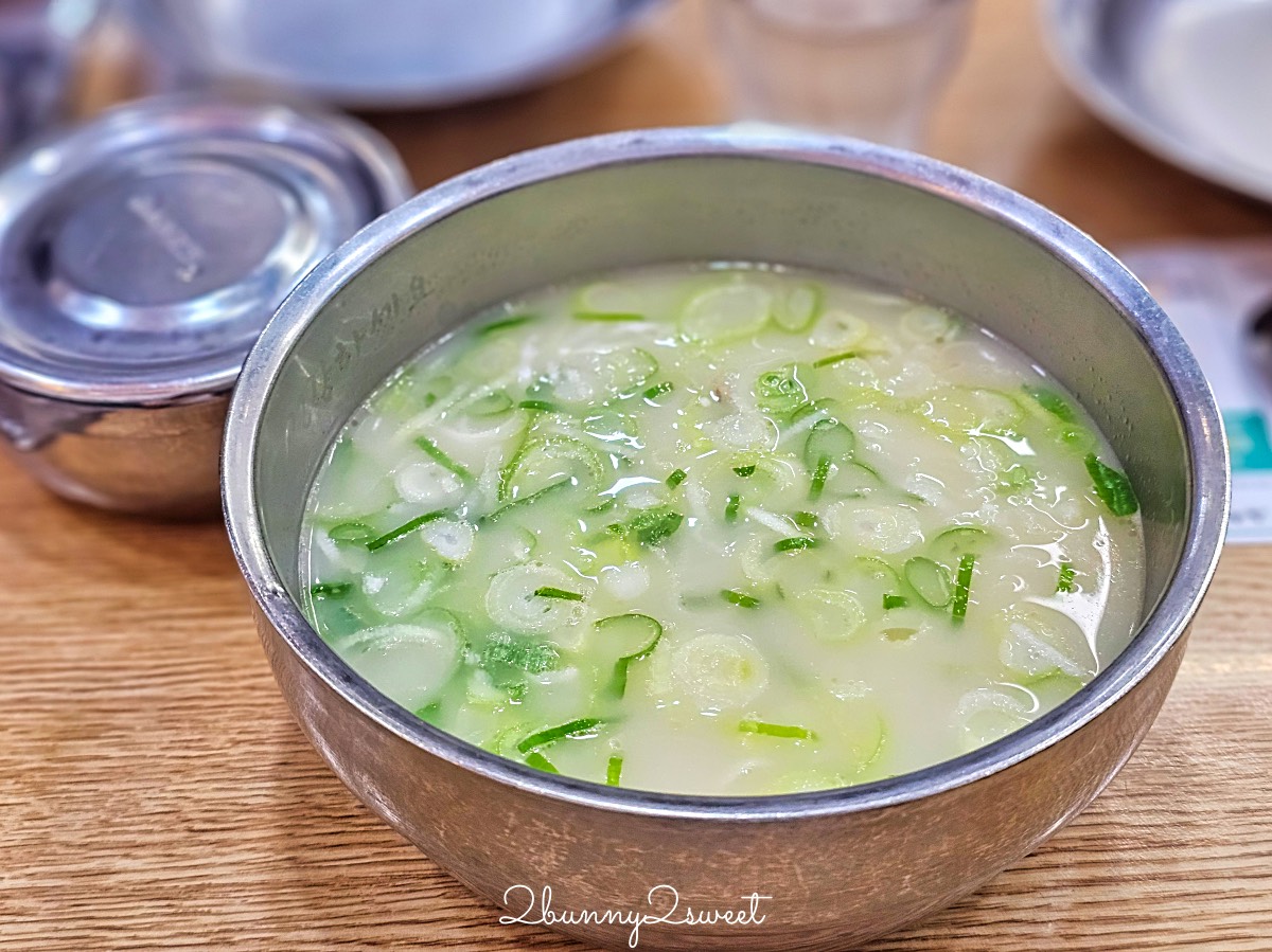 首爾美食【神仙雪濃湯 신선설농탕】明洞必吃濃郁牛骨湯飯，早上8:00營業來吃早餐不用排隊 @兔兒毛毛姊妹花