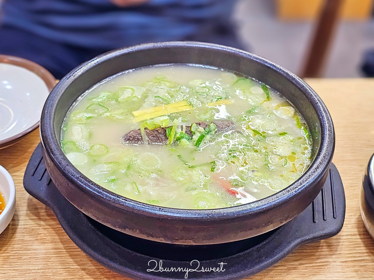 首爾美食【神仙雪濃湯 신선설농탕】明洞必吃濃郁牛骨湯飯，早上8:00營業來吃早餐不用排隊 @兔兒毛毛姊妹花