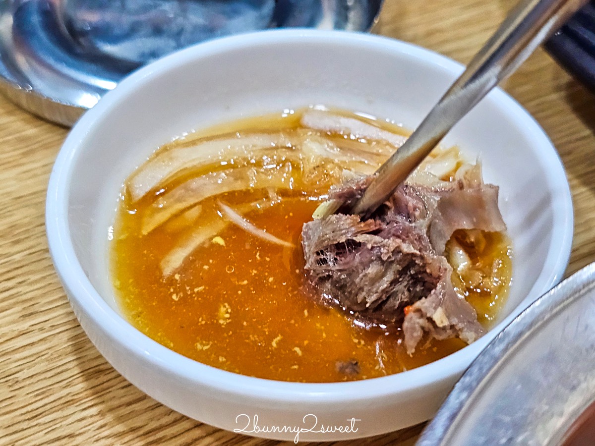 首爾美食【神仙雪濃湯 신선설농탕】明洞必吃濃郁牛骨湯飯，早上8:00營業來吃早餐不用排隊 @兔兒毛毛姊妹花