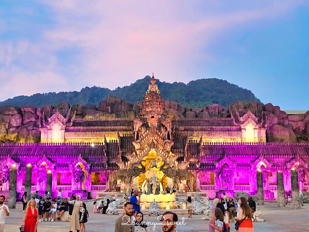 普吉島景點推薦｜Phuket FantaSea 普吉幻多奇：看秀吃Buffet、拍泰服、抱老虎的夜間樂園 @兔兒毛毛姊妹花