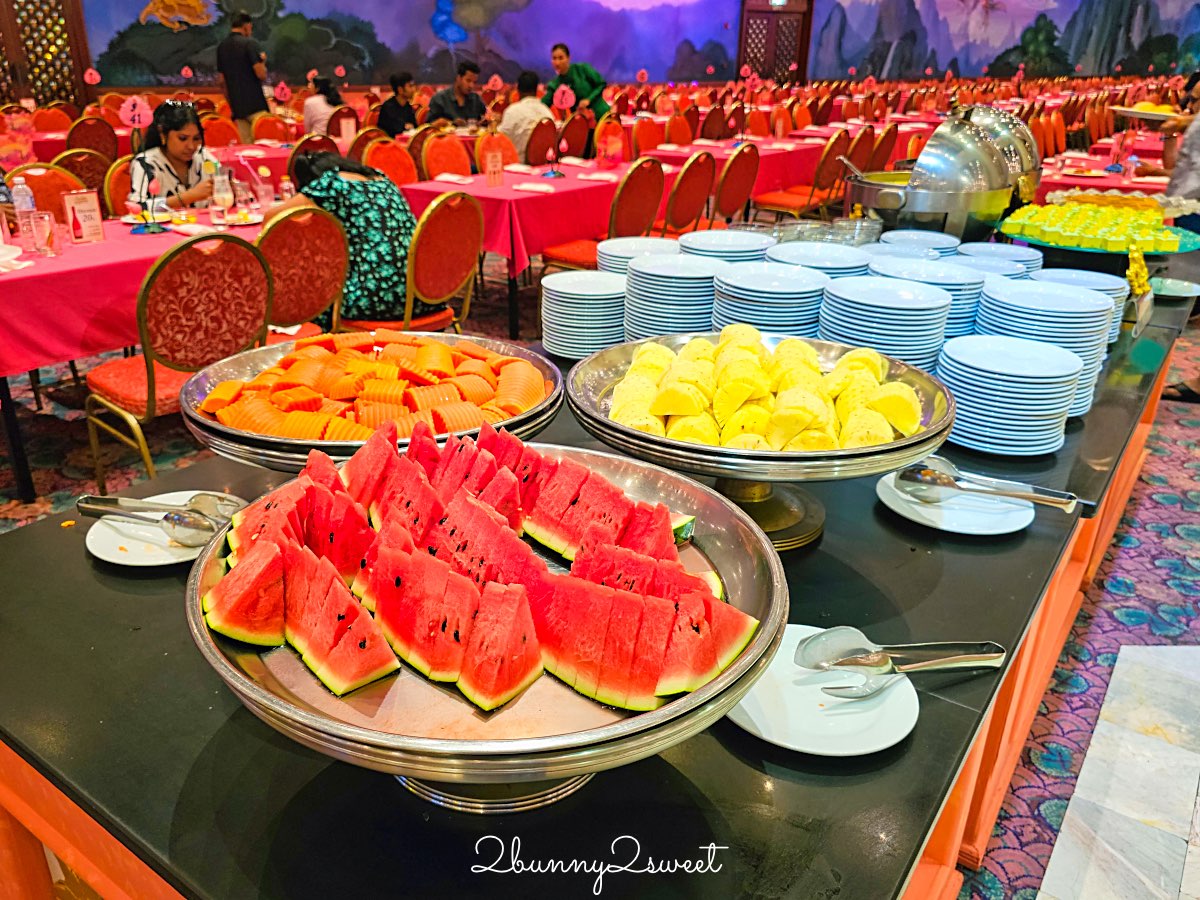 普吉島景點推薦｜Phuket FantaSea 普吉幻多奇：看秀吃Buffet、拍泰服、抱老虎的夜間樂園 @兔兒毛毛姊妹花