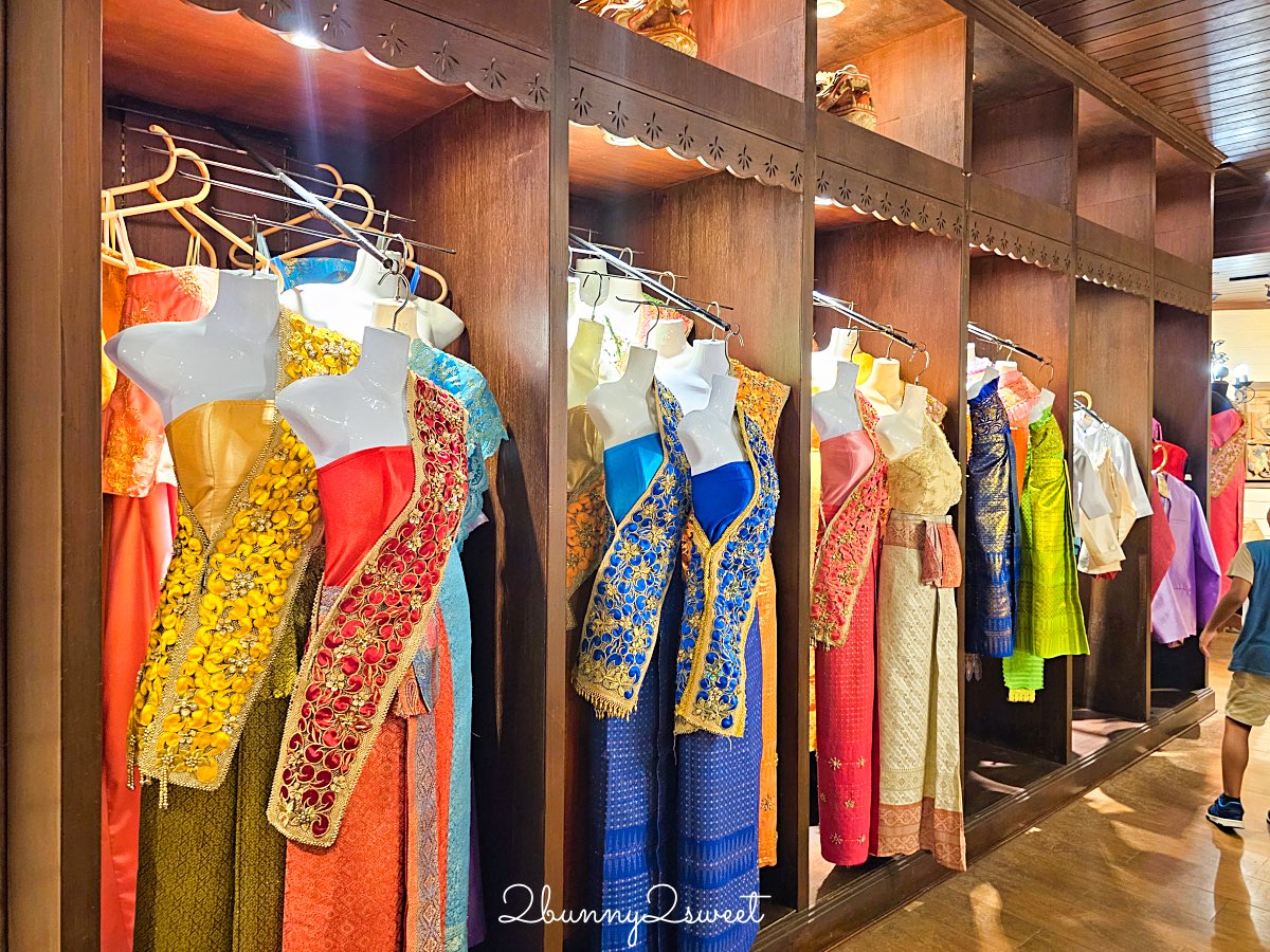 普吉島景點推薦｜Phuket FantaSea 普吉幻多奇：看秀吃Buffet、拍泰服、抱老虎的夜間樂園 @兔兒毛毛姊妹花
