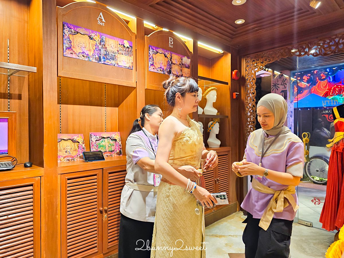 普吉島景點推薦｜Phuket FantaSea 普吉幻多奇：看秀吃Buffet、拍泰服、抱老虎的夜間樂園 @兔兒毛毛姊妹花