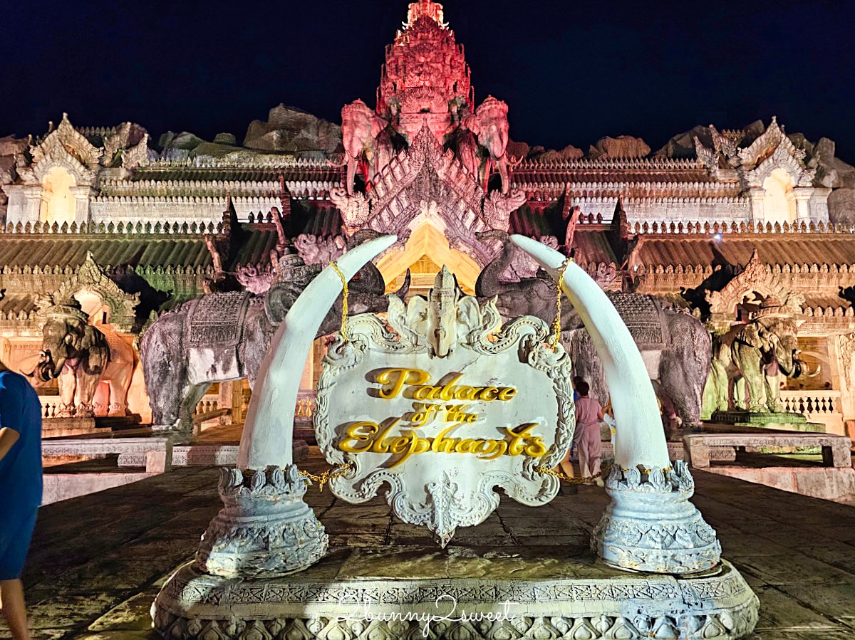 普吉島景點推薦｜Phuket FantaSea 普吉幻多奇：看秀吃Buffet、拍泰服、抱老虎的夜間樂園 @兔兒毛毛姊妹花