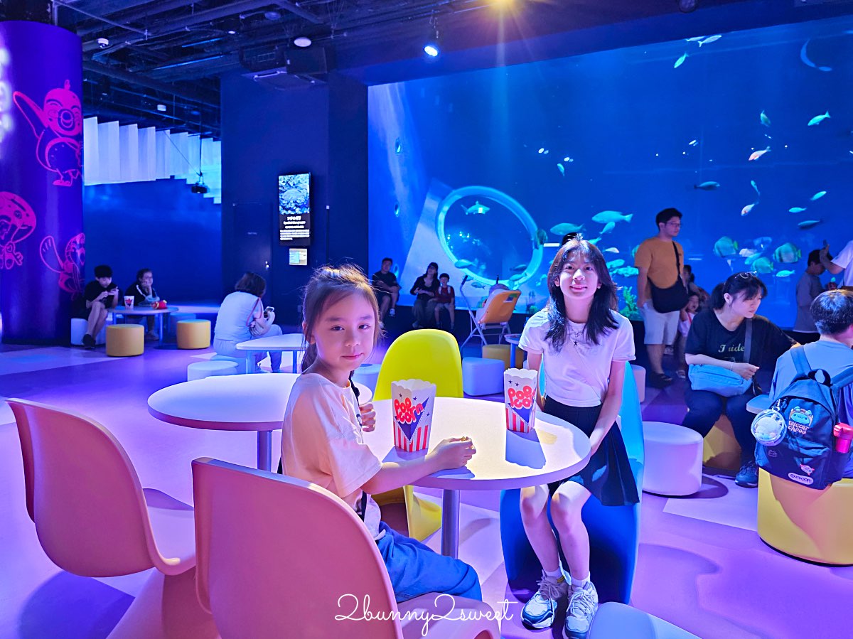 【DMM Kariyushi水族館】2025沖繩親子景點全面升級・懶懶樂園、動物互動區與購物行程攻略 @兔兒毛毛姊妹花