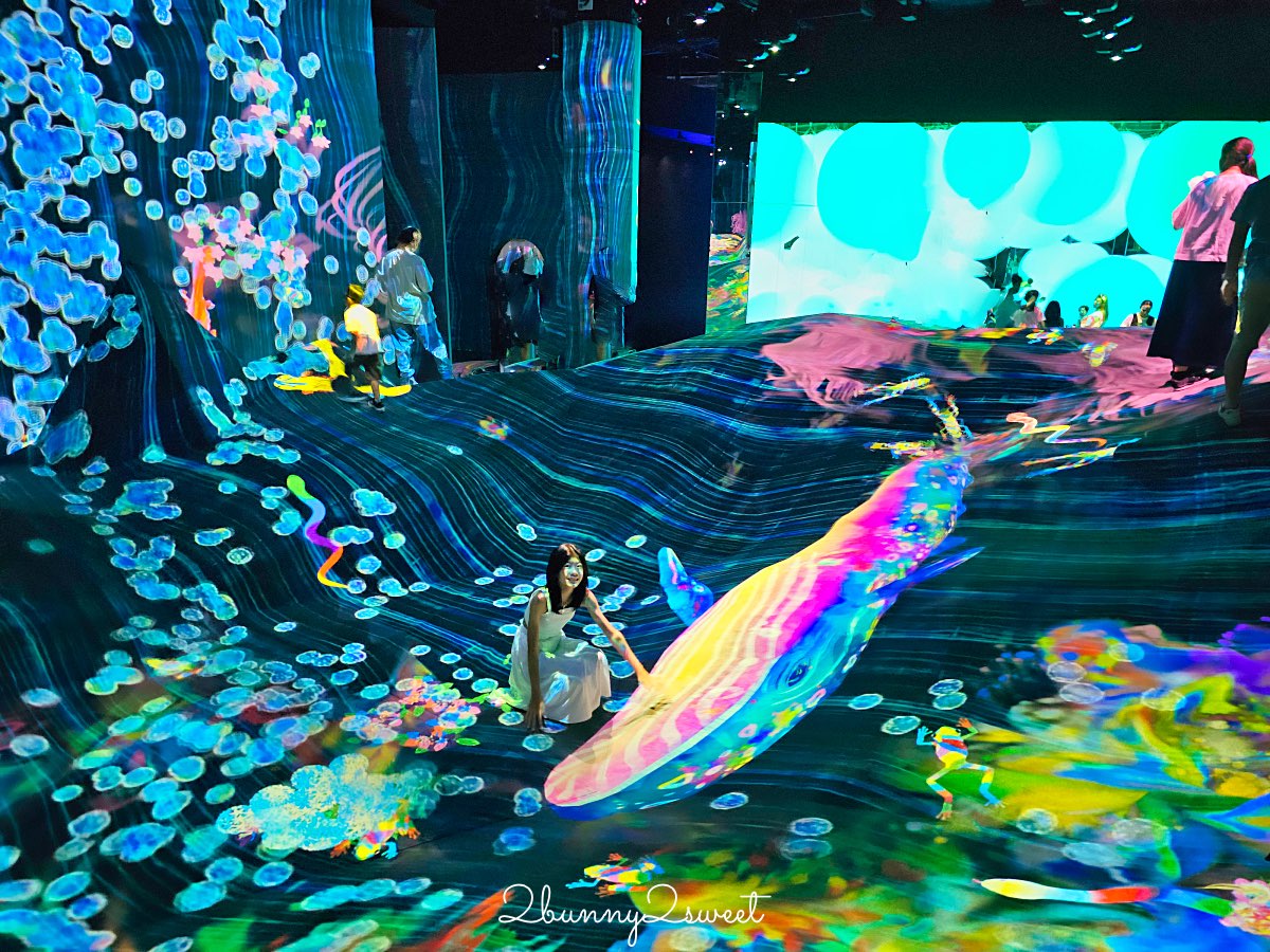 【沖繩 teamLab 未來園】沉浸式光影藝術親子樂園、雨天也能玩的室內景點 @兔兒毛毛姊妹花