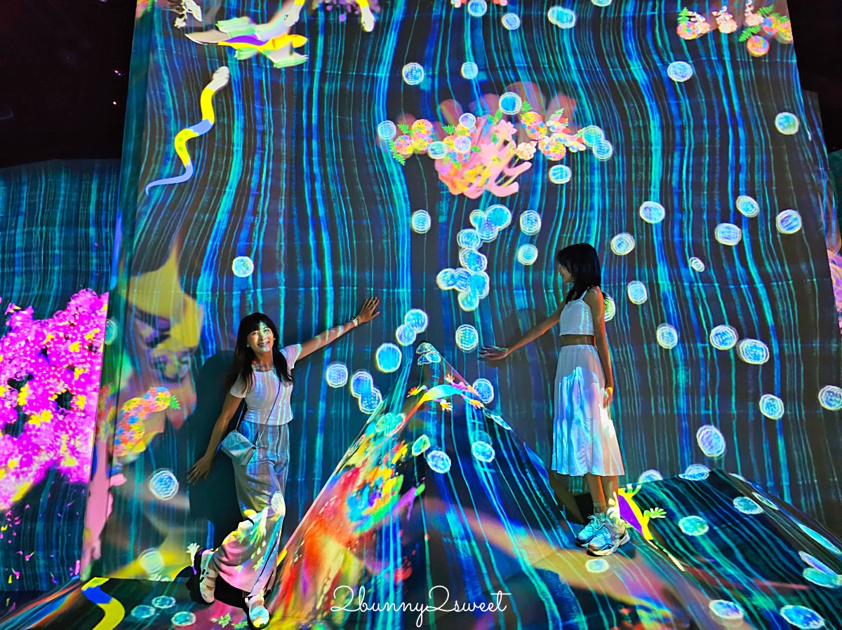 【沖繩 teamLab 未來園】沉浸式光影藝術親子樂園、雨天也能玩的室內景點 @兔兒毛毛姊妹花
