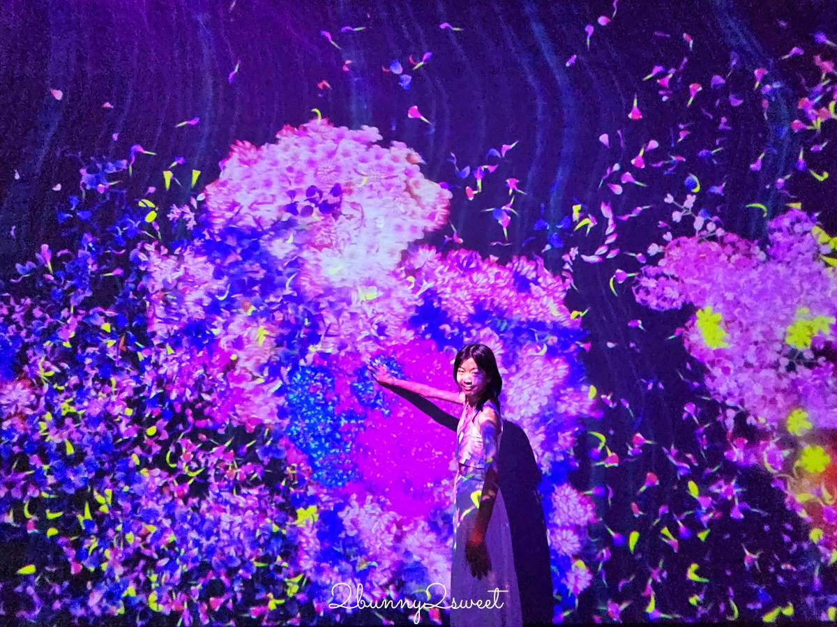 【沖繩 teamLab 未來園】沉浸式光影藝術親子樂園、雨天也能玩的室內景點 @兔兒毛毛姊妹花