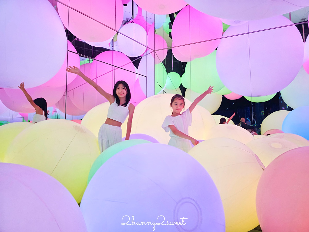 【沖繩 teamLab 未來園】沉浸式光影藝術親子樂園、雨天也能玩的室內景點 @兔兒毛毛姊妹花