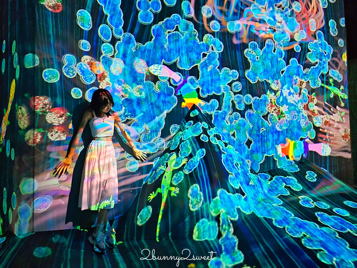 【沖繩 teamLab 未來園】沉浸式光影藝術親子樂園、雨天也能玩的室內景點 @兔兒毛毛姊妹花