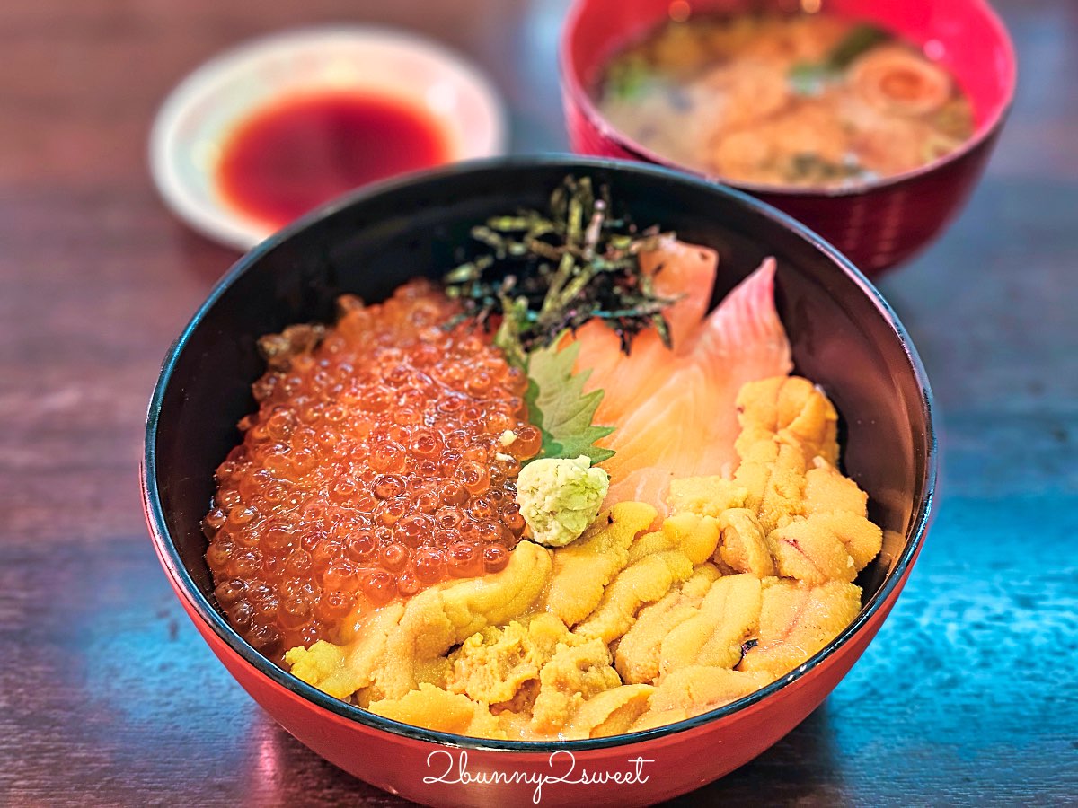 大阪黑門市場人氣海鮮名店【黑門三平】現點現吃新鮮丼飯！海膽、帝王蟹通通有！ @兔兒毛毛姊妹花
