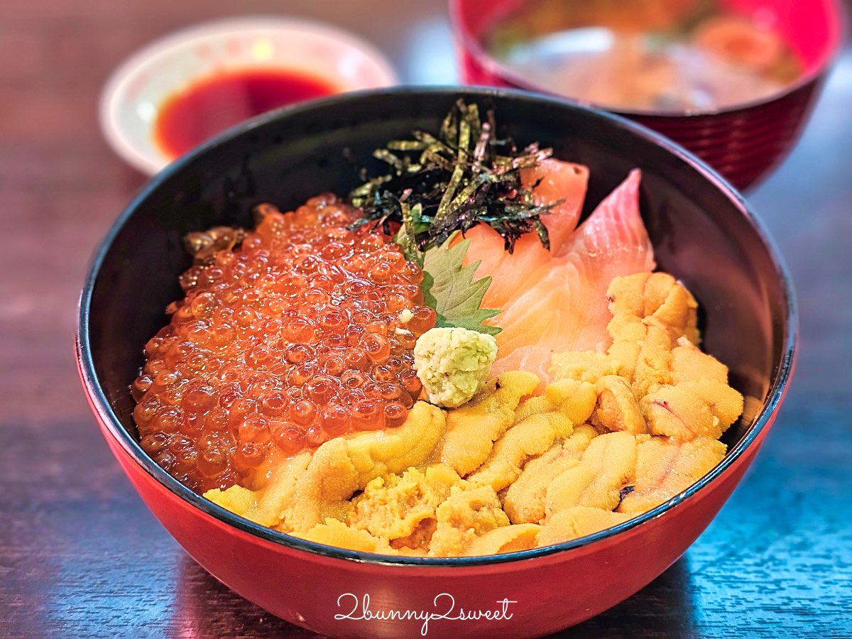 大阪黑門市場人氣海鮮名店【黑門三平】現點現吃新鮮丼飯！海膽、帝王蟹通通有！ @兔兒毛毛姊妹花