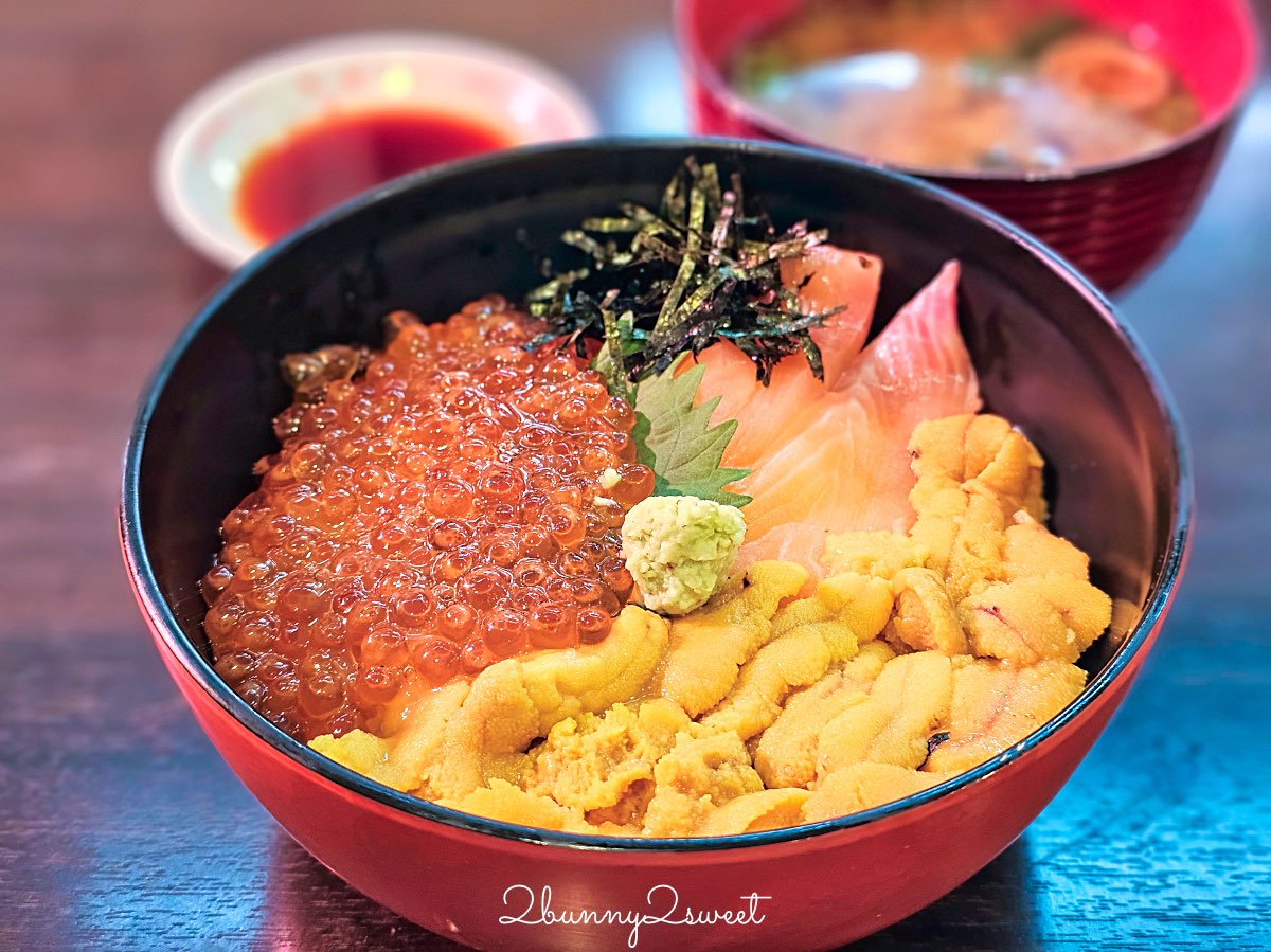 大阪黑門市場人氣海鮮名店【黑門三平】現點現吃新鮮丼飯！海膽、帝王蟹通通有！ @兔兒毛毛姊妹花