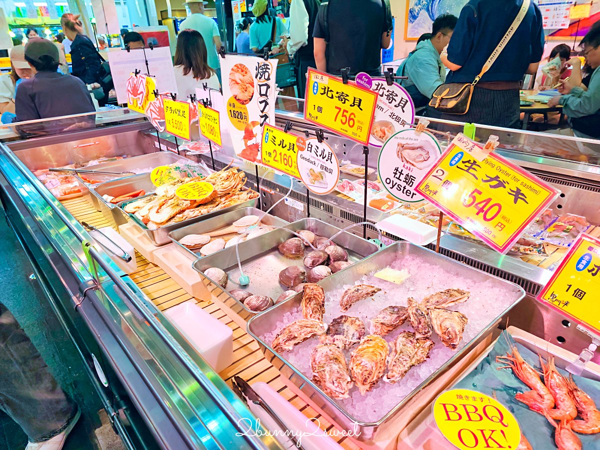 大阪黑門市場人氣海鮮名店【黑門三平】現點現吃新鮮丼飯！海膽、帝王蟹通通有！ @兔兒毛毛姊妹花