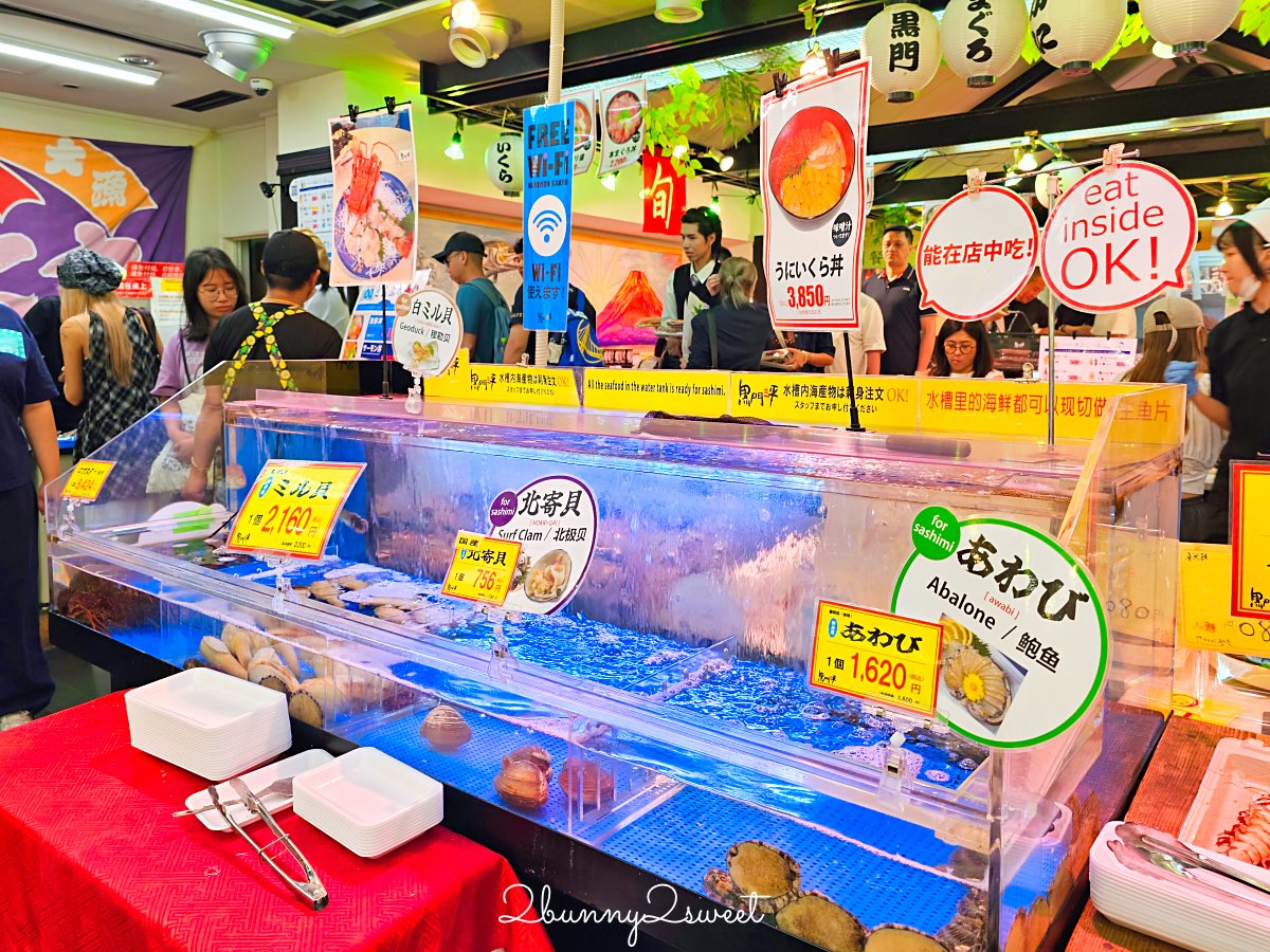 大阪黑門市場人氣海鮮名店【黑門三平】現點現吃新鮮丼飯！海膽、帝王蟹通通有！ @兔兒毛毛姊妹花