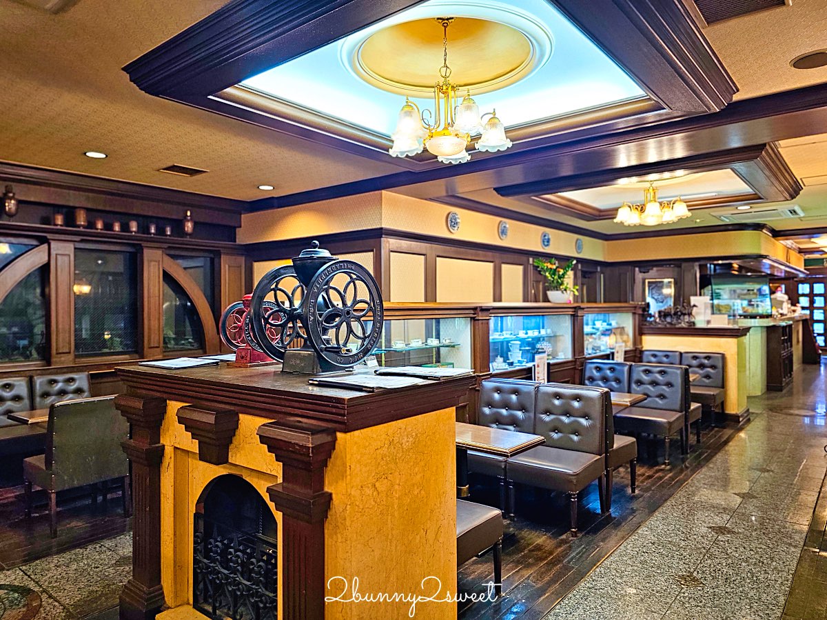 大阪美食【丸福珈琲店】昭和復古咖啡廳！香氣濃郁的深焙咖啡、厚蛋三明治與銅板鬆餅超經典 @兔兒毛毛姊妹花