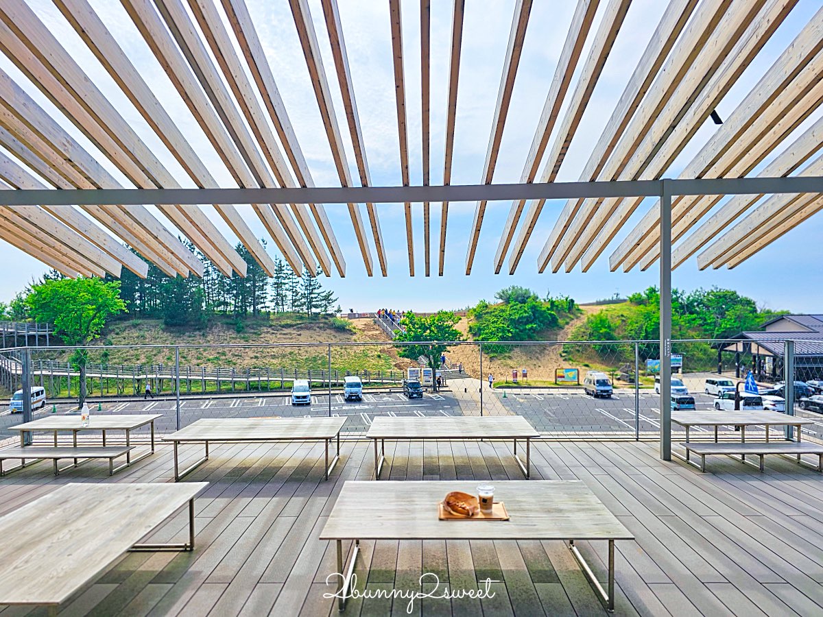 【Takahama Caf&eacute; 高濱咖啡】隈研吾操刀木質系咖啡館！面對鳥取砂丘絕美露台太好拍 @兔兒毛毛姊妹花