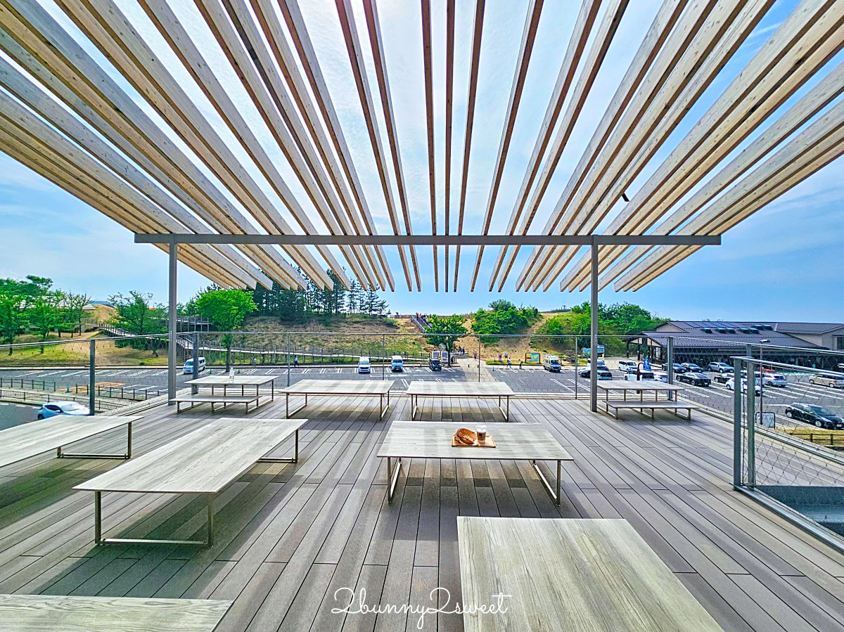 【Takahama Caf&eacute; 高濱咖啡】隈研吾操刀木質系咖啡館！面對鳥取砂丘絕美露台太好拍 @兔兒毛毛姊妹花