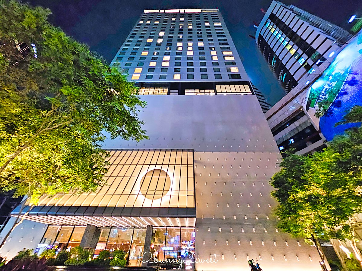 曼谷【KROMO Bangkok Curio Collection by Hilton】粉紅夢幻設計、絕美空中泳池、文青系早餐超驚艷！ @兔兒毛毛姊妹花