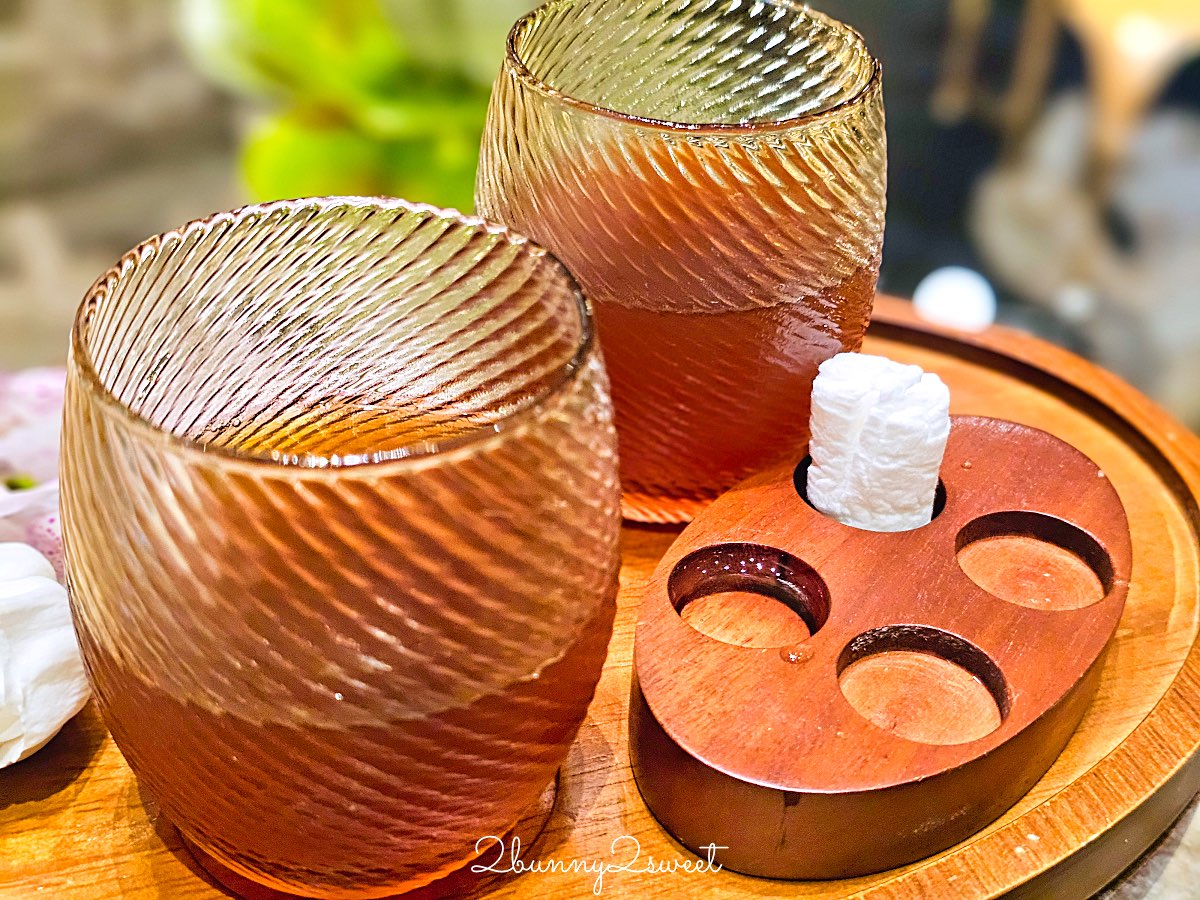 曼谷【KROMO Bangkok Curio Collection by Hilton】粉紅夢幻設計、絕美空中泳池、文青系早餐超驚艷！ @兔兒毛毛姊妹花