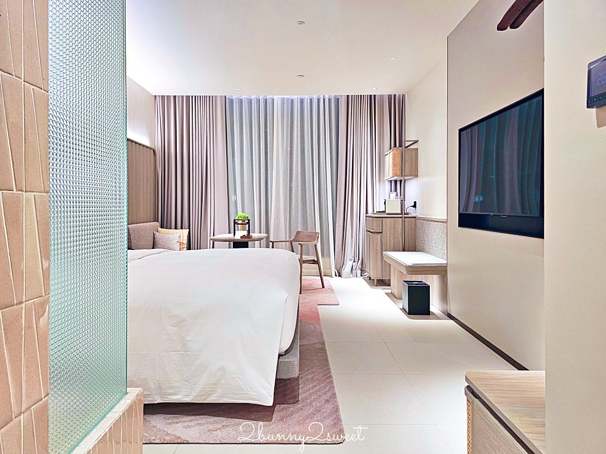 曼谷【KROMO Bangkok Curio Collection by Hilton】粉紅夢幻設計、絕美空中泳池、文青系早餐超驚艷！ @兔兒毛毛姊妹花