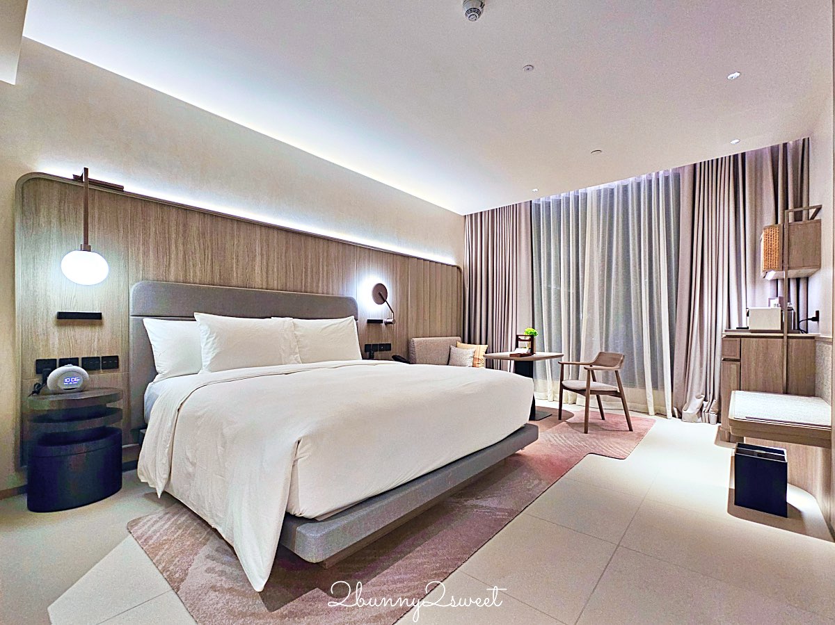 曼谷【KROMO Bangkok Curio Collection by Hilton】粉紅夢幻設計、絕美空中泳池、文青系早餐超驚艷！ @兔兒毛毛姊妹花