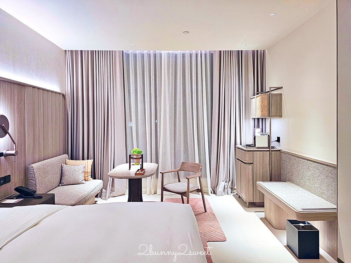 曼谷【KROMO Bangkok Curio Collection by Hilton】粉紅夢幻設計、絕美空中泳池、文青系早餐超驚艷！ @兔兒毛毛姊妹花