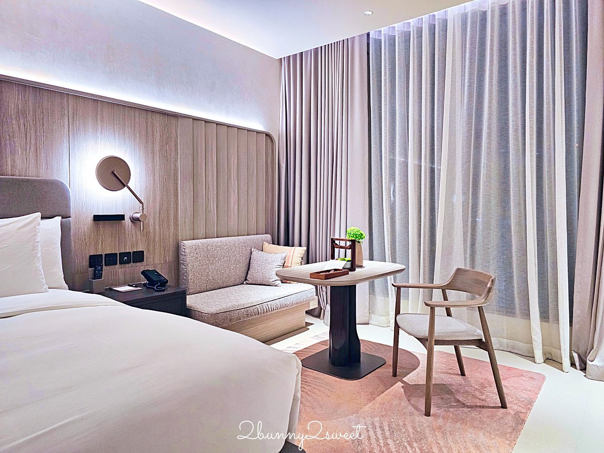 曼谷【KROMO Bangkok Curio Collection by Hilton】粉紅夢幻設計、絕美空中泳池、文青系早餐超驚艷！ @兔兒毛毛姊妹花