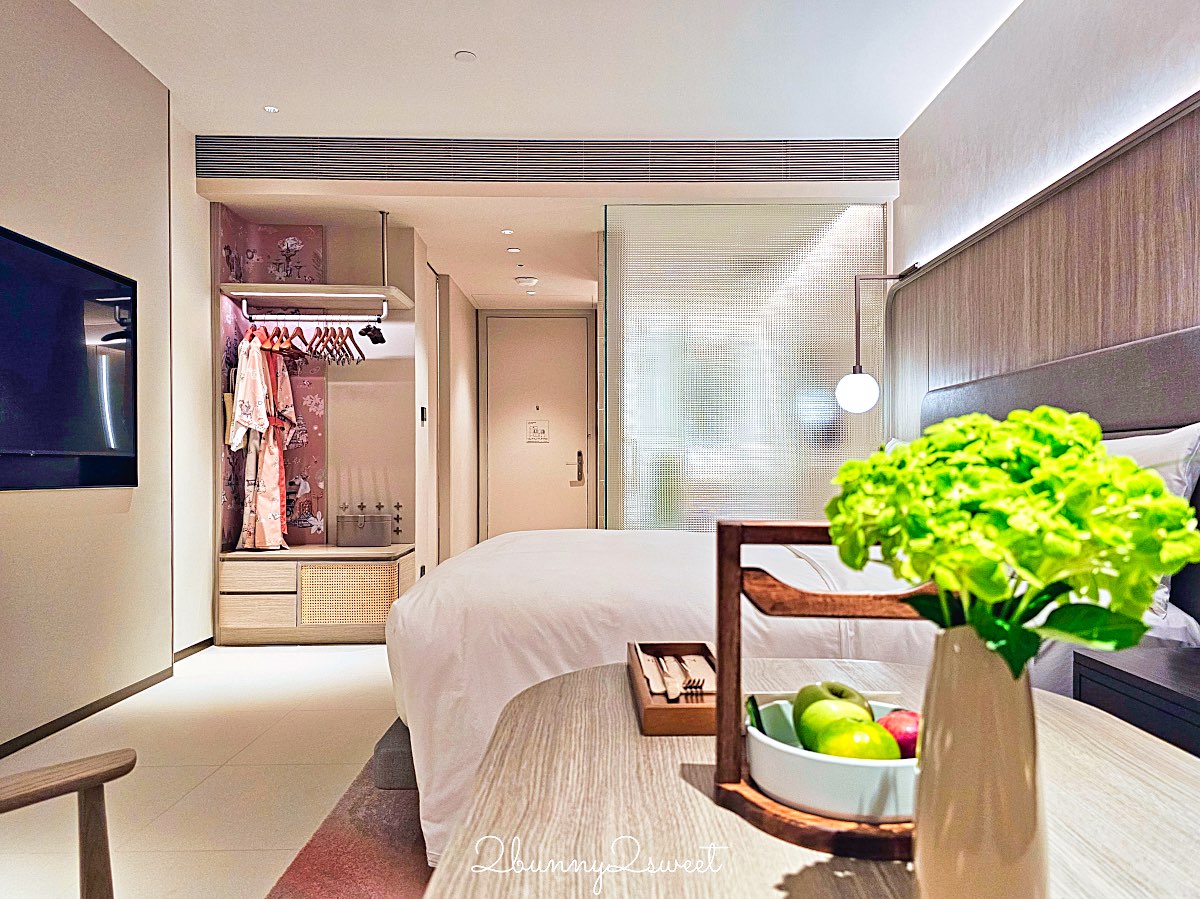 曼谷【KROMO Bangkok Curio Collection by Hilton】粉紅夢幻設計、絕美空中泳池、文青系早餐超驚艷！ @兔兒毛毛姊妹花