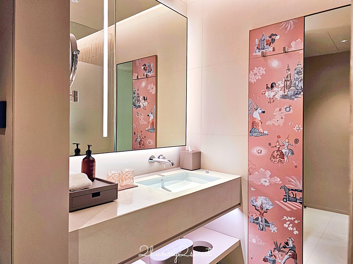 曼谷【KROMO Bangkok Curio Collection by Hilton】粉紅夢幻設計、絕美空中泳池、文青系早餐超驚艷！ @兔兒毛毛姊妹花