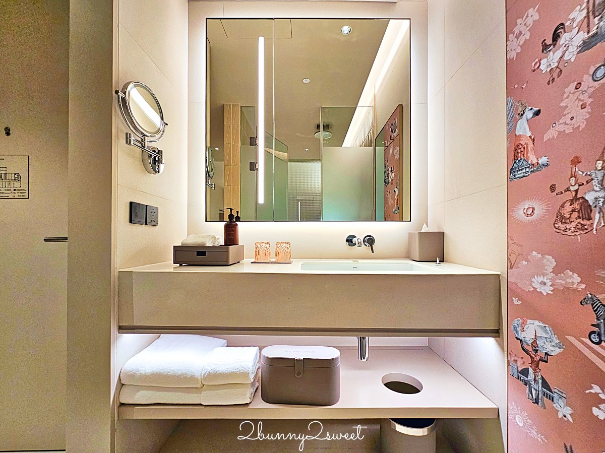 曼谷【KROMO Bangkok Curio Collection by Hilton】粉紅夢幻設計、絕美空中泳池、文青系早餐超驚艷！ @兔兒毛毛姊妹花