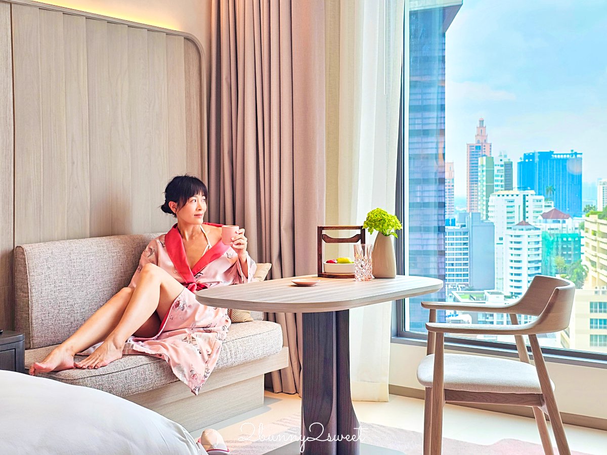 曼谷【KROMO Bangkok Curio Collection by Hilton】粉紅夢幻設計、絕美空中泳池、文青系早餐超驚艷！ @兔兒毛毛姊妹花
