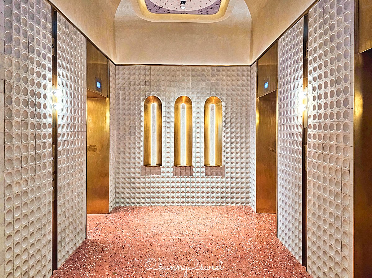 曼谷【KROMO Bangkok Curio Collection by Hilton】粉紅夢幻設計、絕美空中泳池、文青系早餐超驚艷！ @兔兒毛毛姊妹花