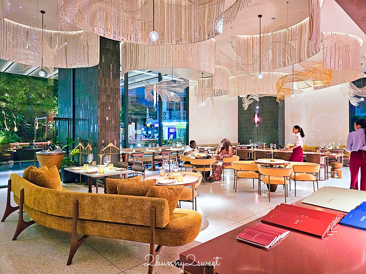 曼谷【KROMO Bangkok Curio Collection by Hilton】粉紅夢幻設計、絕美空中泳池、文青系早餐超驚艷！ @兔兒毛毛姊妹花