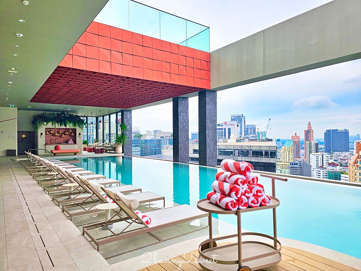 曼谷【KROMO Bangkok Curio Collection by Hilton】粉紅夢幻設計、絕美空中泳池、文青系早餐超驚艷！ @兔兒毛毛姊妹花