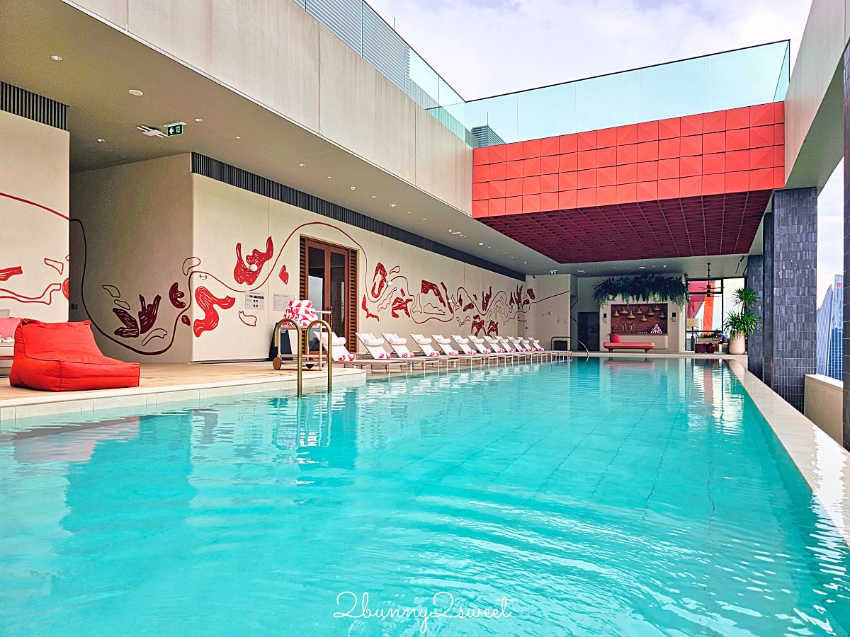 曼谷【KROMO Bangkok Curio Collection by Hilton】粉紅夢幻設計、絕美空中泳池、文青系早餐超驚艷！ @兔兒毛毛姊妹花