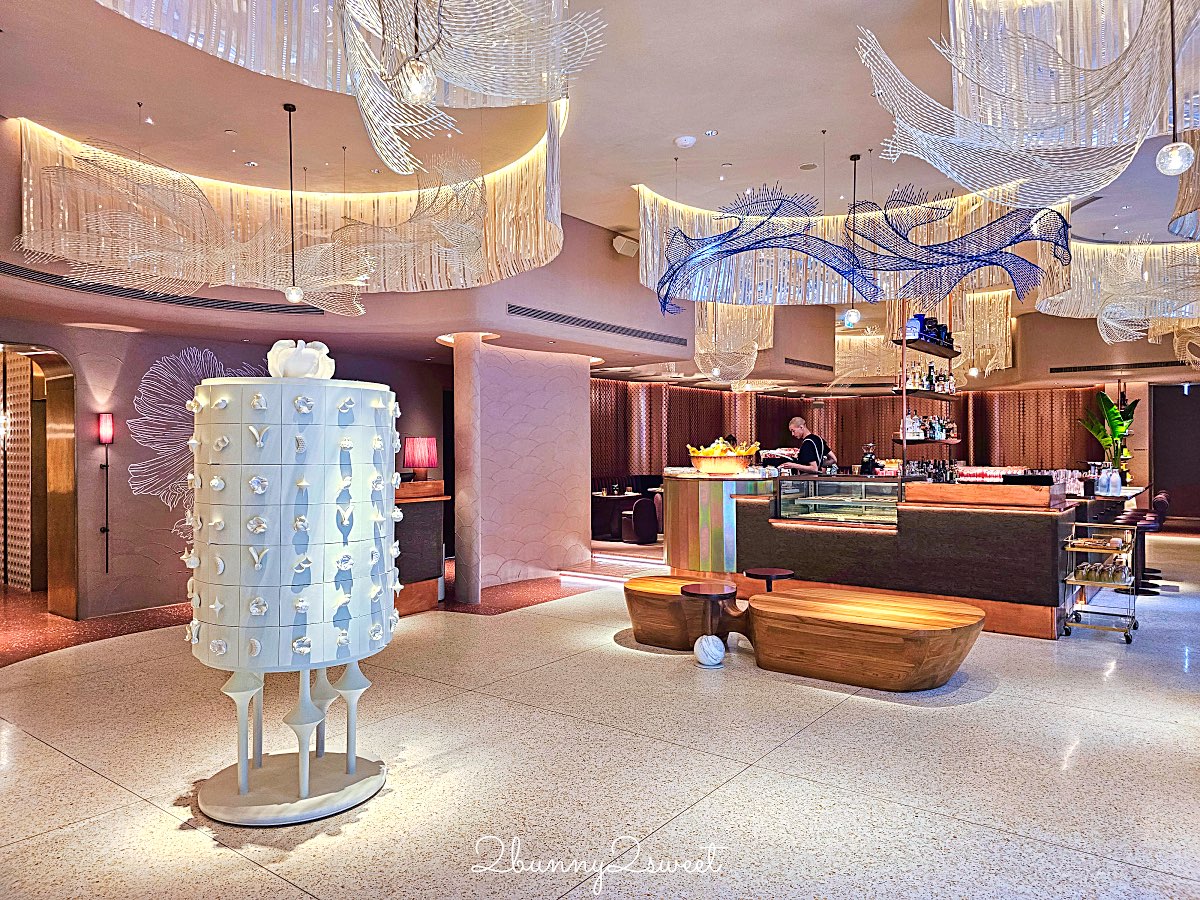 曼谷【KROMO Bangkok Curio Collection by Hilton】粉紅夢幻設計、絕美空中泳池、文青系早餐超驚艷！ @兔兒毛毛姊妹花
