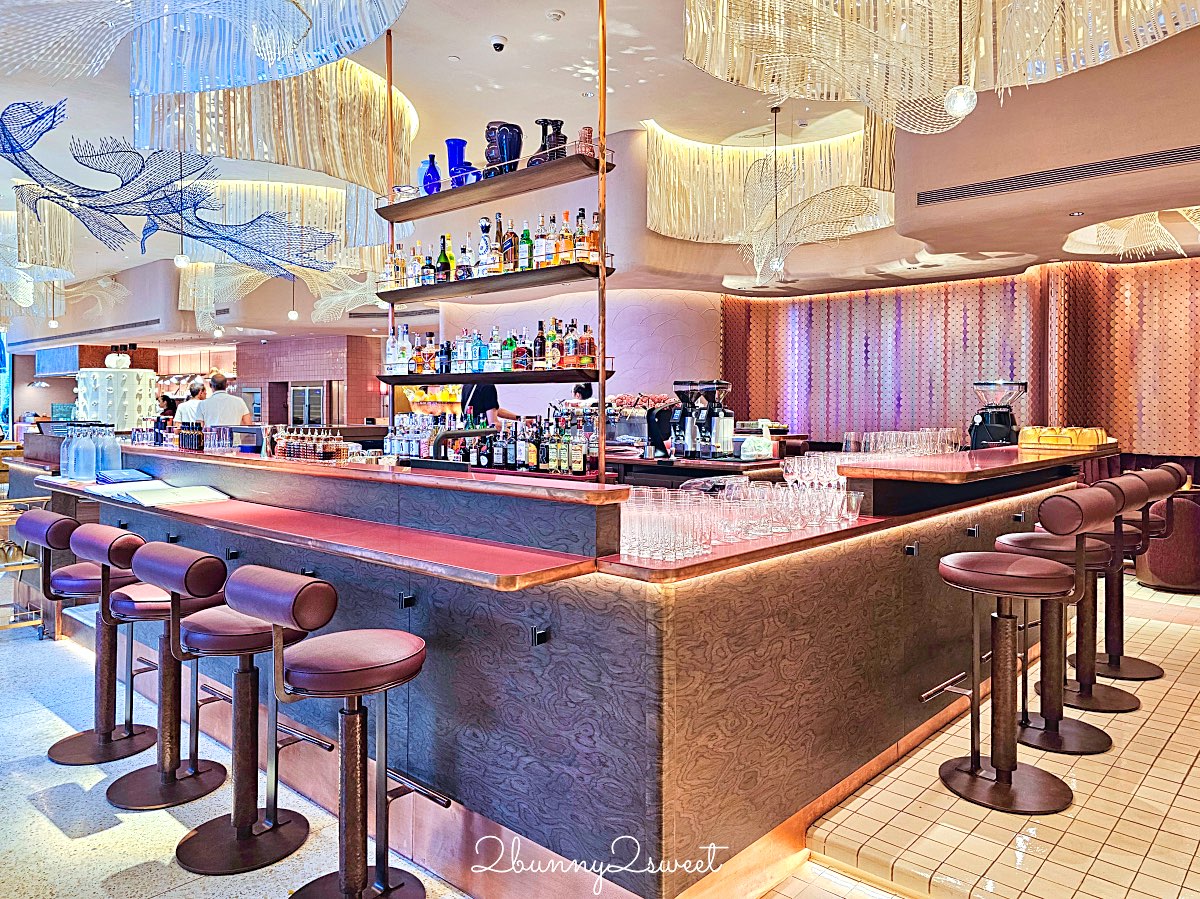曼谷【KROMO Bangkok Curio Collection by Hilton】粉紅夢幻設計、絕美空中泳池、文青系早餐超驚艷！ @兔兒毛毛姊妹花