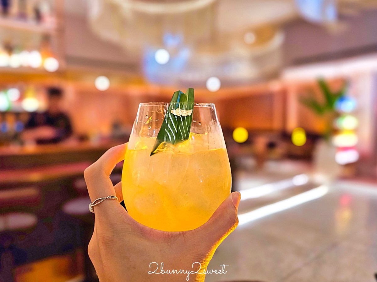 曼谷【KROMO Bangkok Curio Collection by Hilton】粉紅夢幻設計、絕美空中泳池、文青系早餐超驚艷！ @兔兒毛毛姊妹花