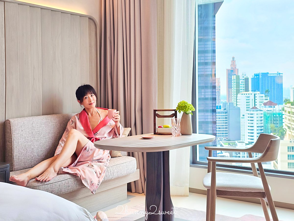 曼谷【KROMO Bangkok Curio Collection by Hilton】粉紅夢幻設計、絕美空中泳池、文青系早餐超驚艷！ @兔兒毛毛姊妹花