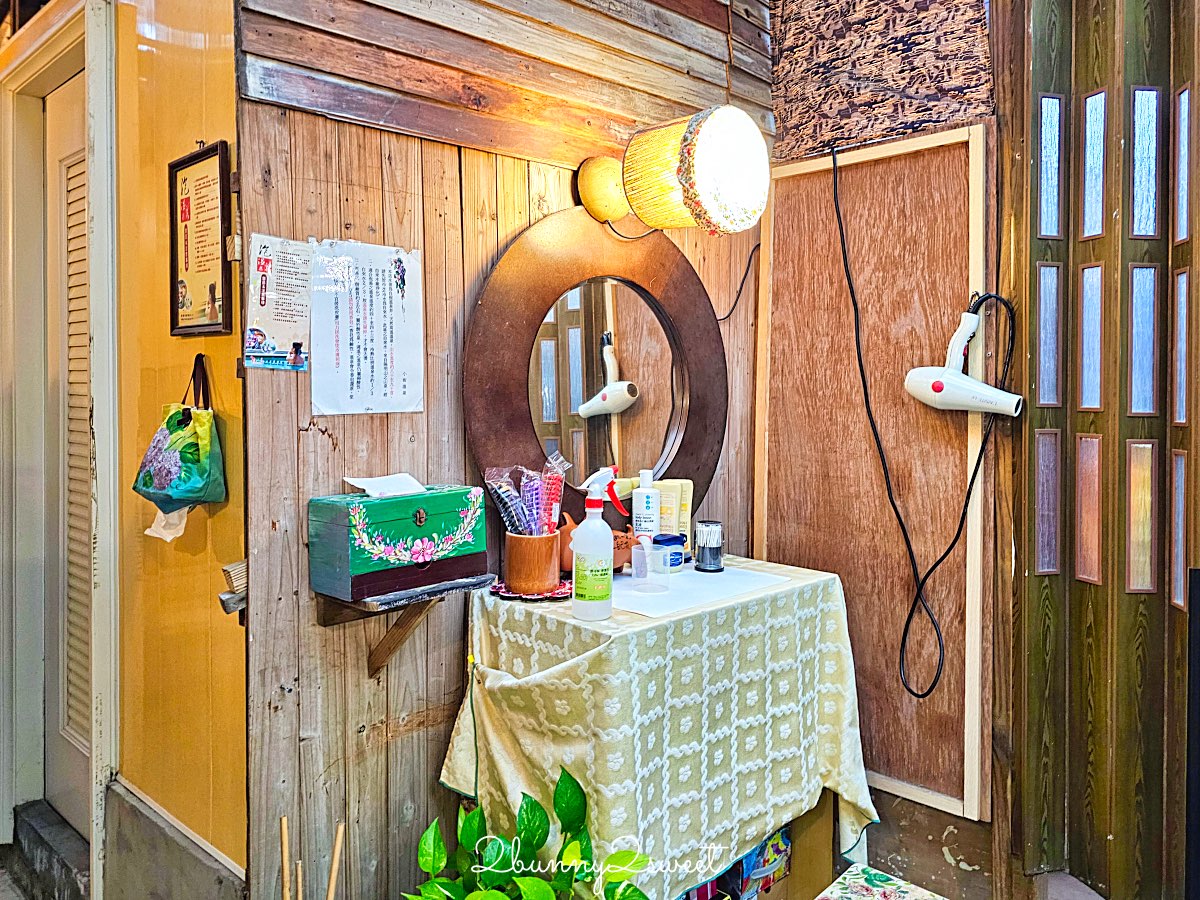 【小坂溫泉】金山萬里山城擁有自家溫泉井的老宅湯屋，85&deg;C 天然乳白溫泉好療癒 @兔兒毛毛姊妹花
