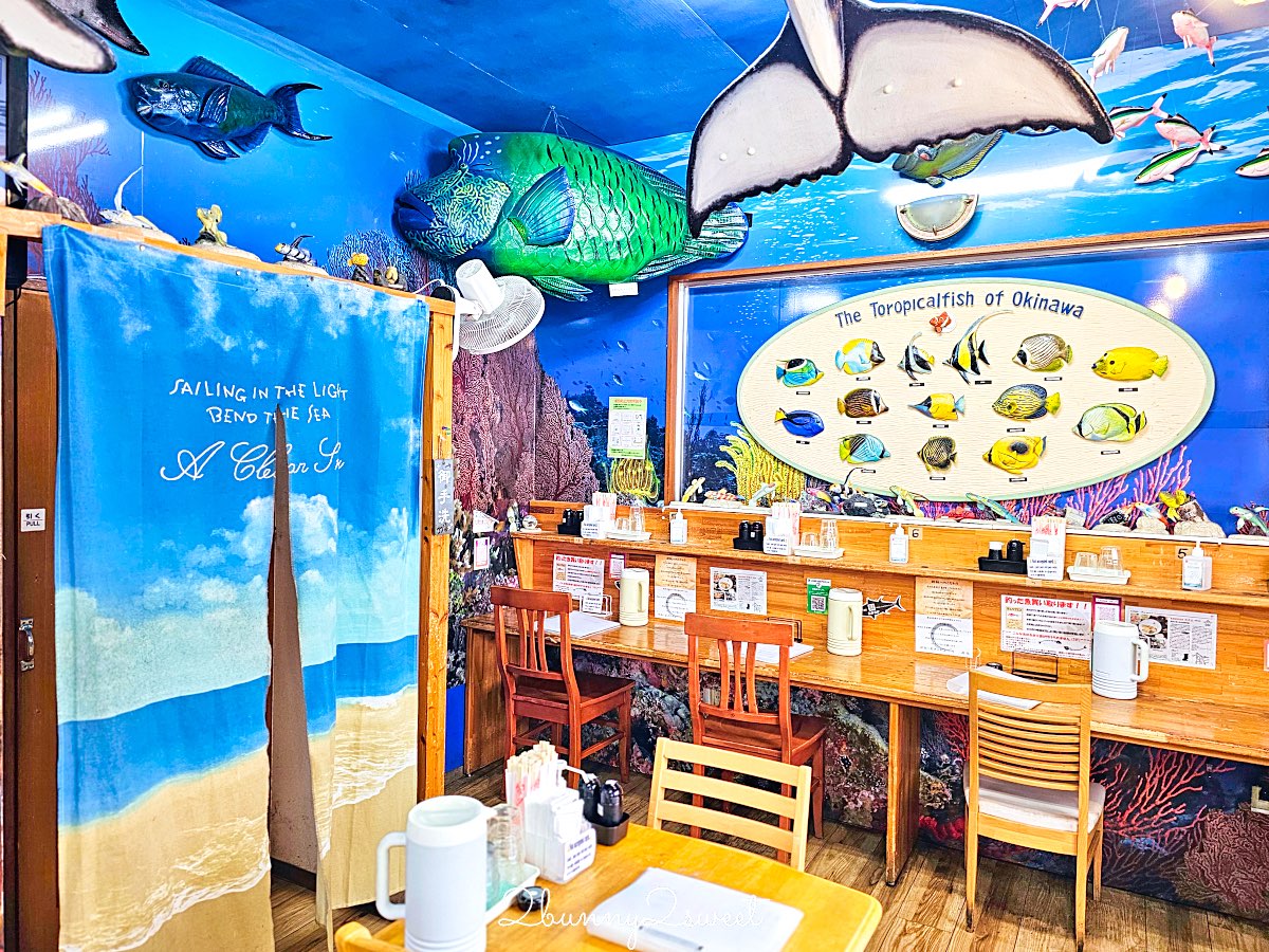 【魚屋直營食堂 魚まる】在地魚舖直營沖繩那霸海鮮餐廳，超澎湃海鮮丼與家常定食攻略 @兔兒毛毛姊妹花