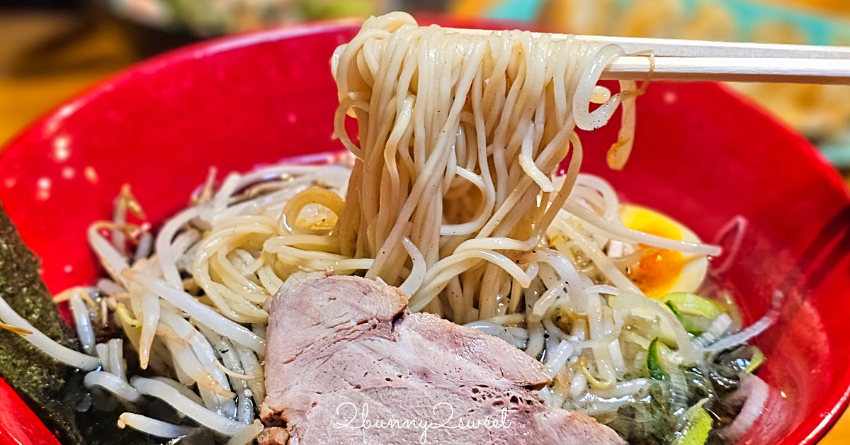【琉家拉麵 國際通本店】沖繩國際通美食必吃：黑蒜豚骨人氣拉麵、排隊老屋名店實吃心得 @兔兒毛毛姊妹花