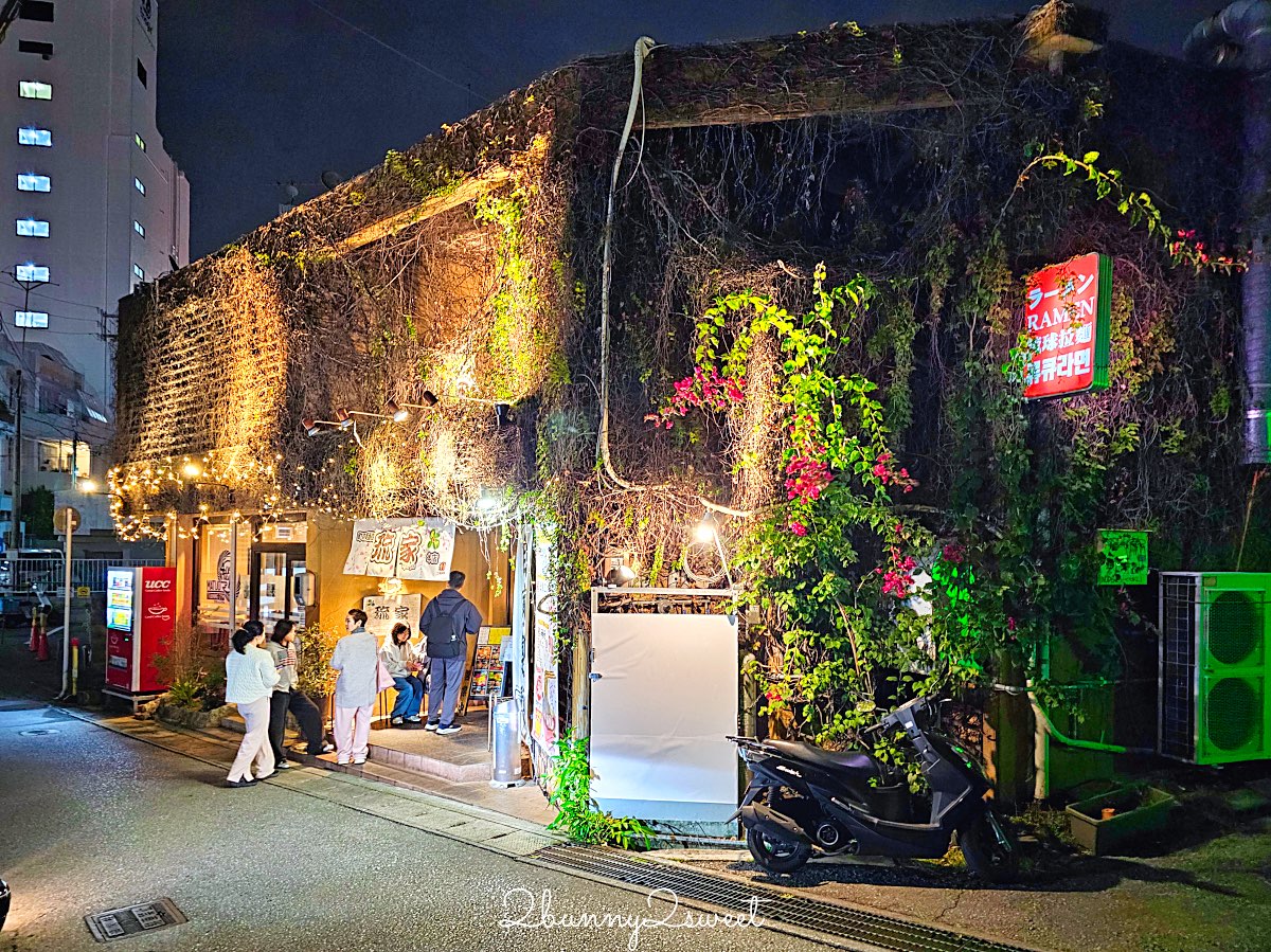 【琉家拉麵 國際通本店】沖繩國際通美食必吃：黑蒜豚骨人氣拉麵、排隊老屋名店實吃心得 @兔兒毛毛姊妹花