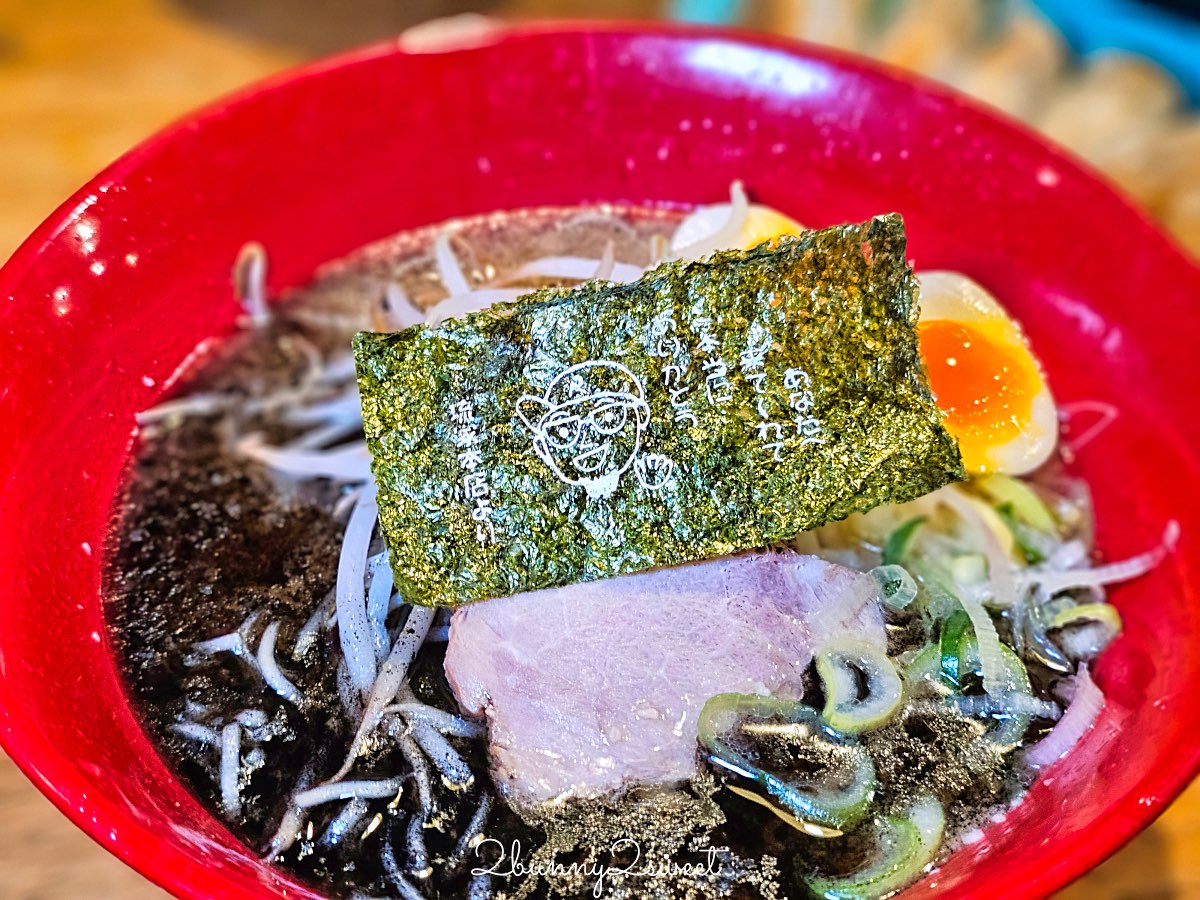 【琉家拉麵 國際通本店】沖繩國際通美食必吃：黑蒜豚骨人氣拉麵、排隊老屋名店實吃心得 @兔兒毛毛姊妹花