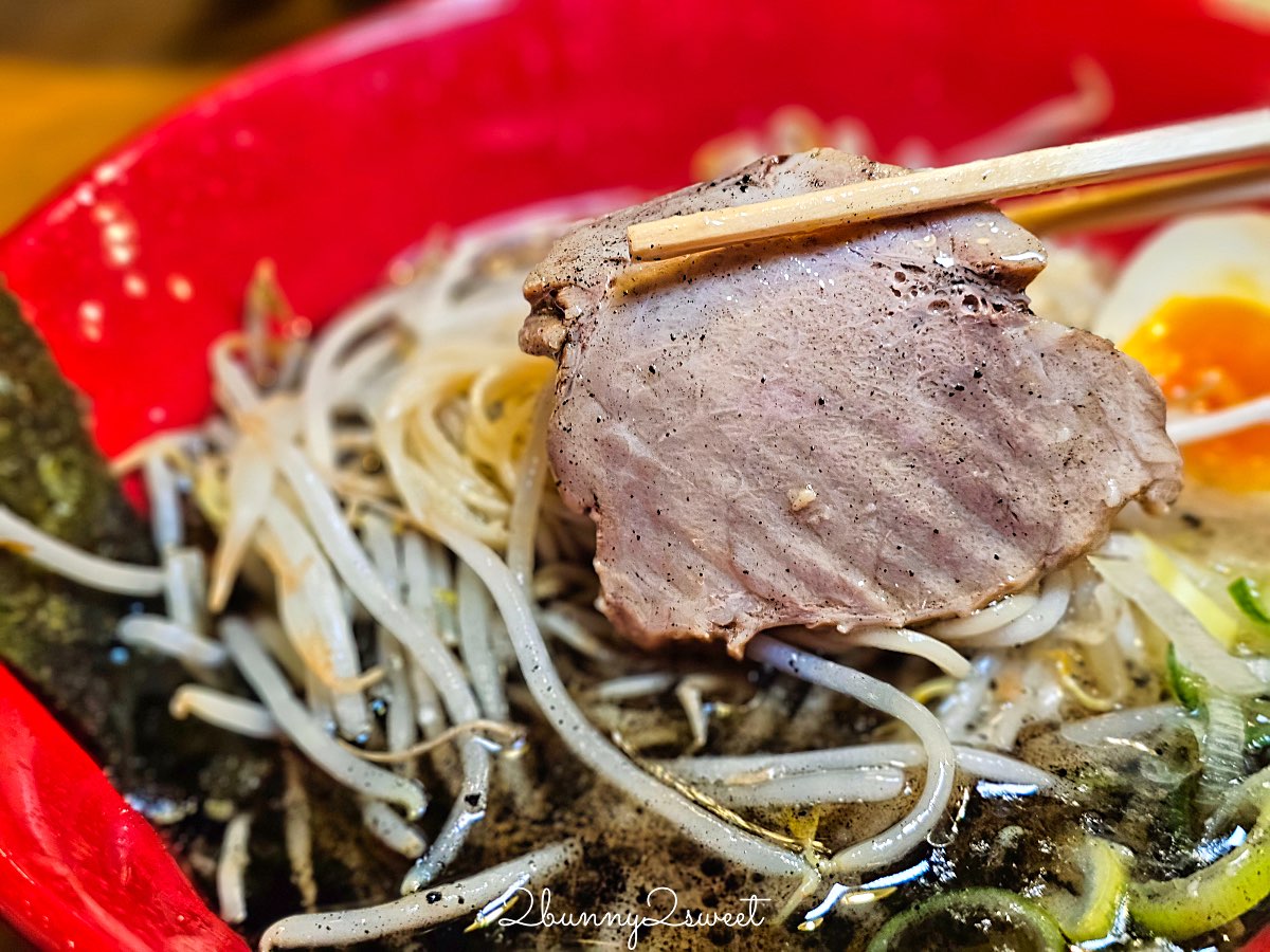 【琉家拉麵 國際通本店】沖繩國際通美食必吃：黑蒜豚骨人氣拉麵、排隊老屋名店實吃心得 @兔兒毛毛姊妹花