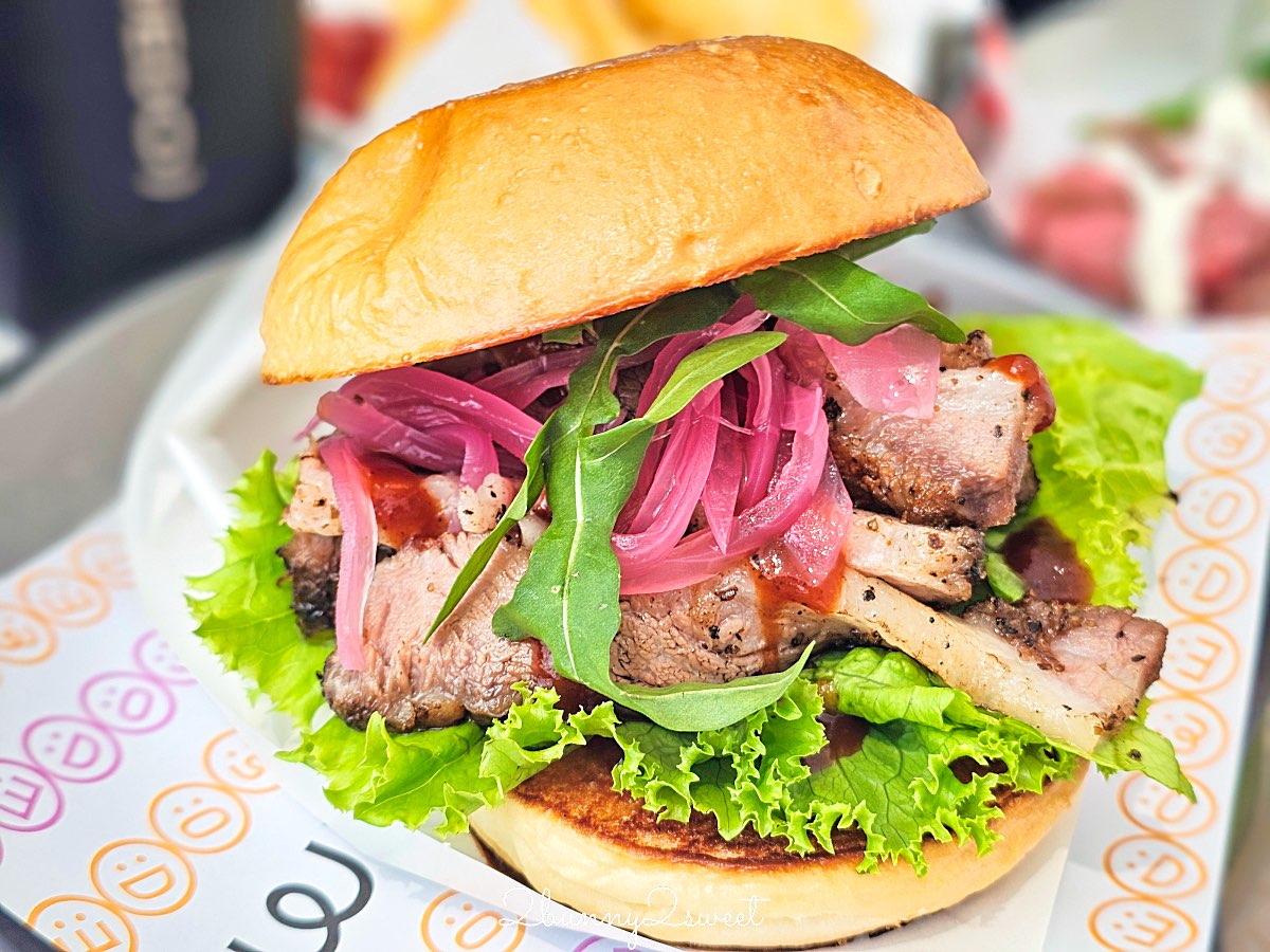 【WEDO | WE-DO burger 溫度漢堡】松山美食推薦！小巨蛋附近必吃燻烤牛胸肉漢堡、手撕肉系漢堡 @兔兒毛毛姊妹花