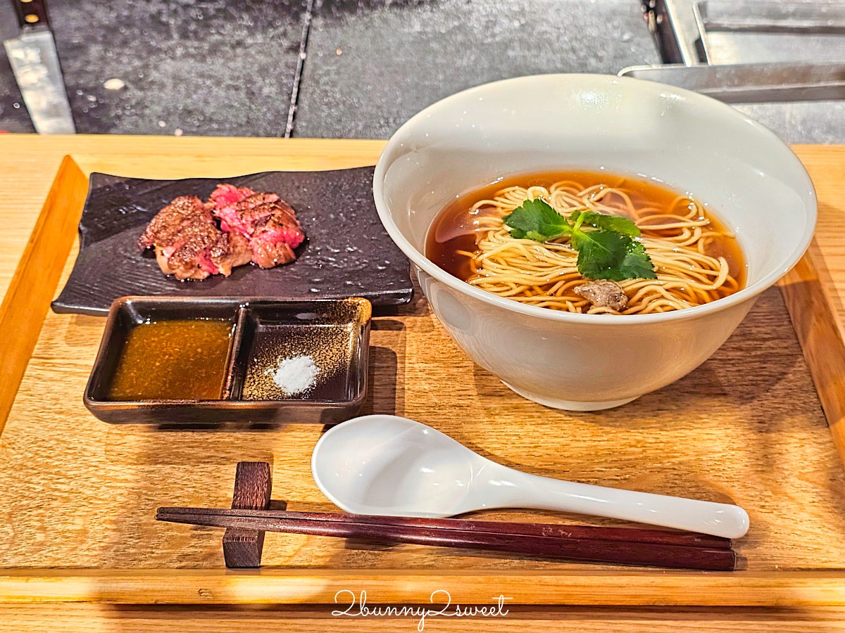 【京都和麵諭吉本舖】河原町美食推薦：&yen;3,500吃A5和牛松露拉麵，現場鐵板火焰秀太狂 @兔兒毛毛姊妹花